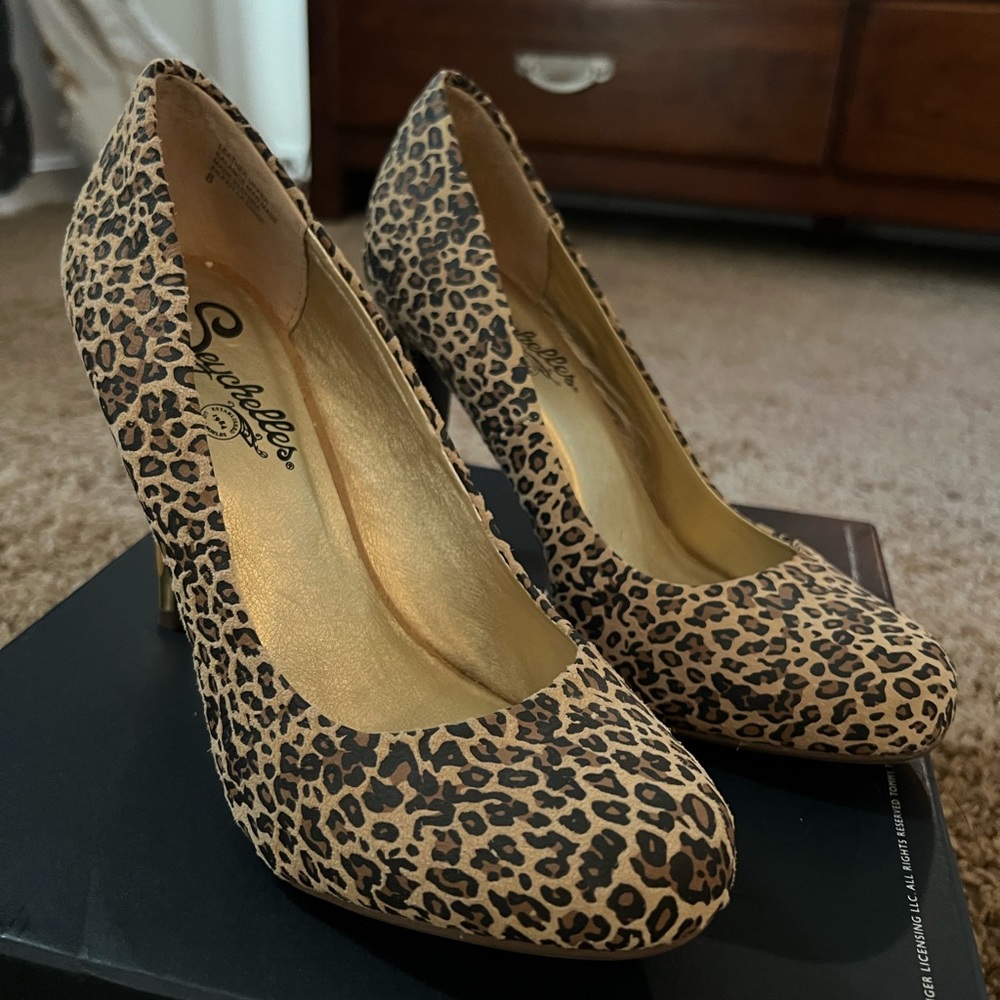 Leapoard print leather heels; size 8: Seychelles brand